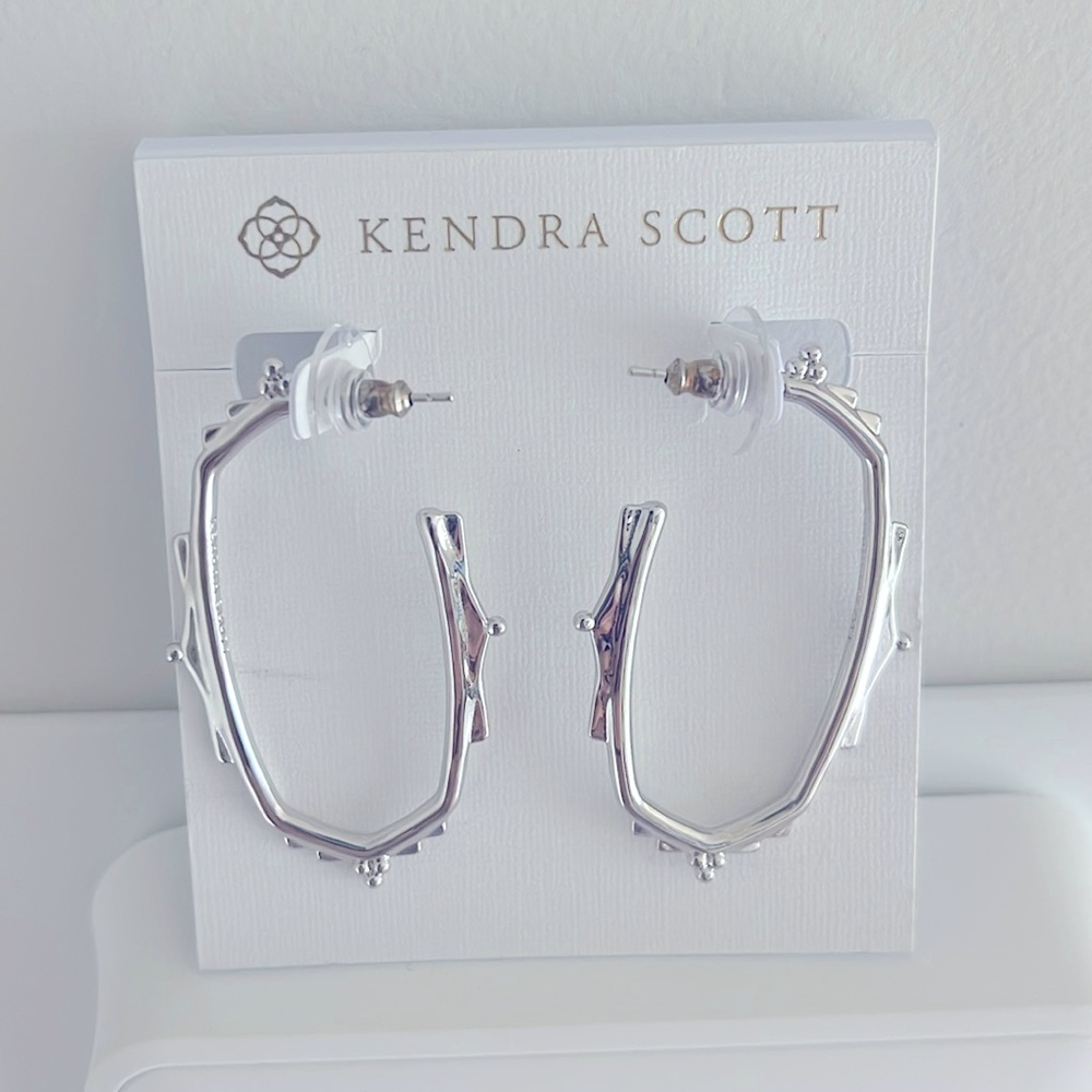 NWT Kendra Scott Silver Baroque Earrings